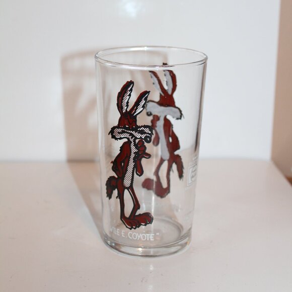 Wile E. Coyote Pepsi/ Tim Hortons  Glass 1978 - Picture 1 of 2